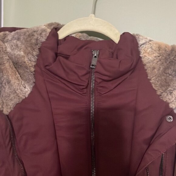 Heavy Cold Weather Woman’s Coat, 1 Madison Expedition, Size Large - Picture 3 of 8